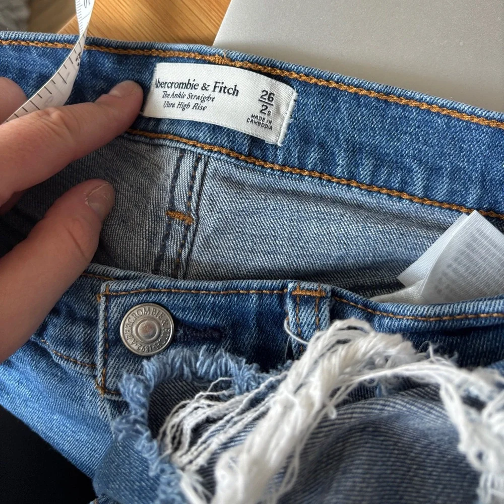 Abercrombie & Fitch The Ankle Straight Ultra High Rise Distressed Jeans Sz 26/2S - Picture 11 of 11